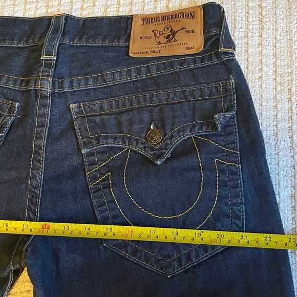 True religion billy bootcut in a 33. Perfect for petite shorter gals out there! - Picture 9 of 11